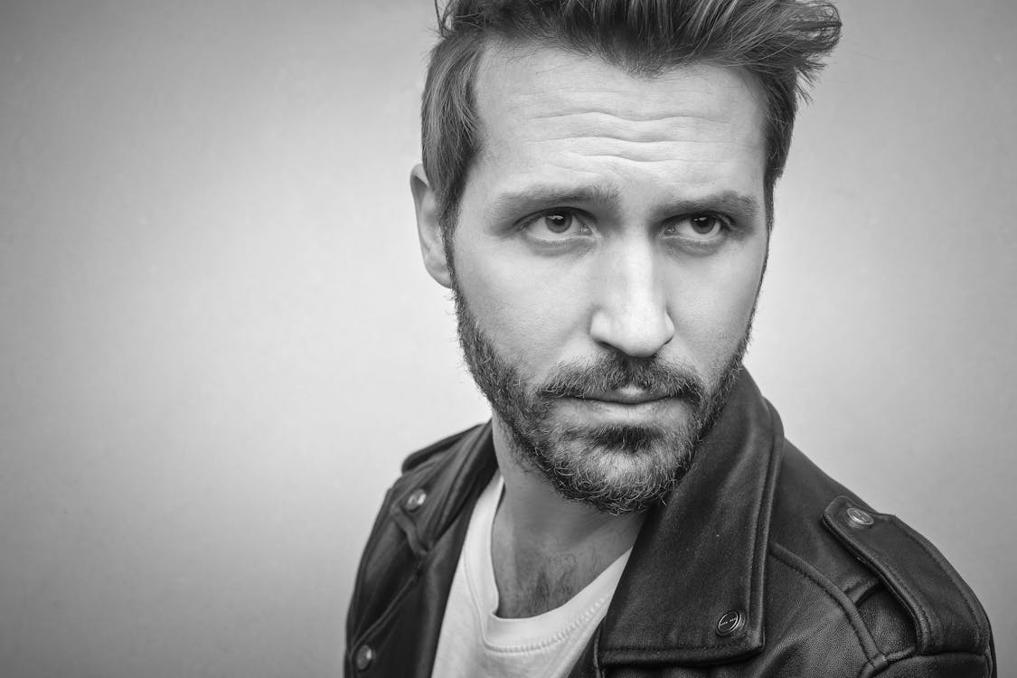 Regard masculin intense