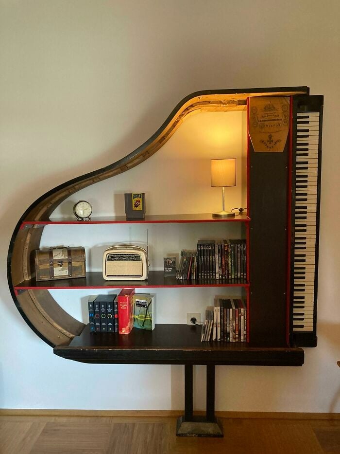 Meuble design réalisé à partir d'un piano recyclé