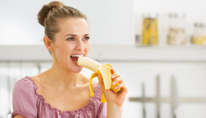 Bananes sur un fond naturel