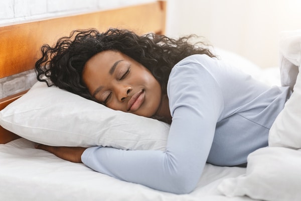 Femme dormant paisiblement