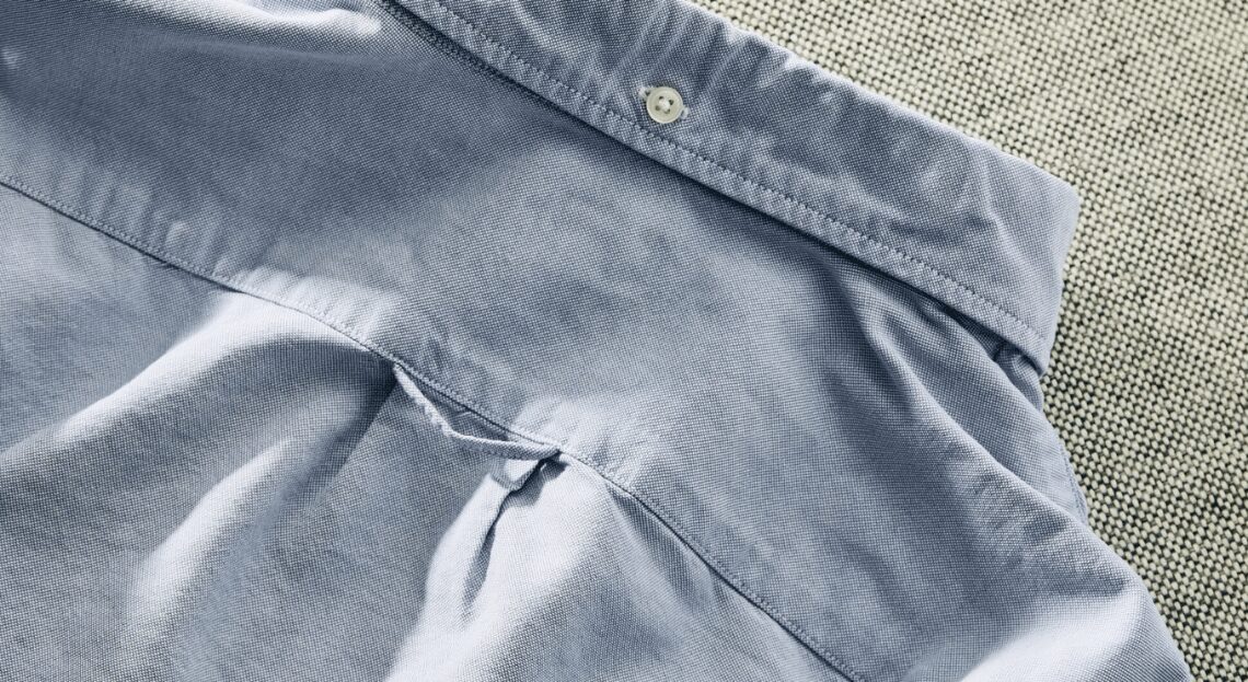 Détail de couture sur une chemise haut de gamme