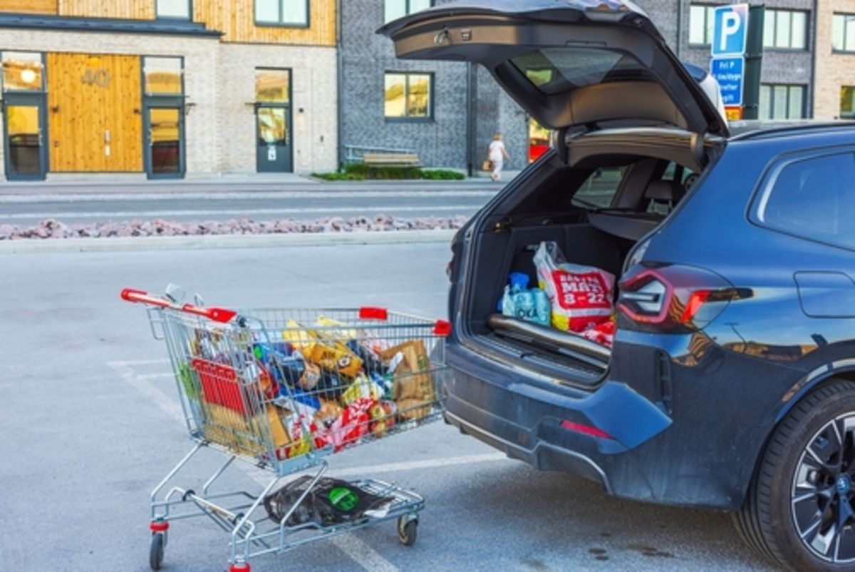 Détail d'une poignée de porte avec un fil attaché