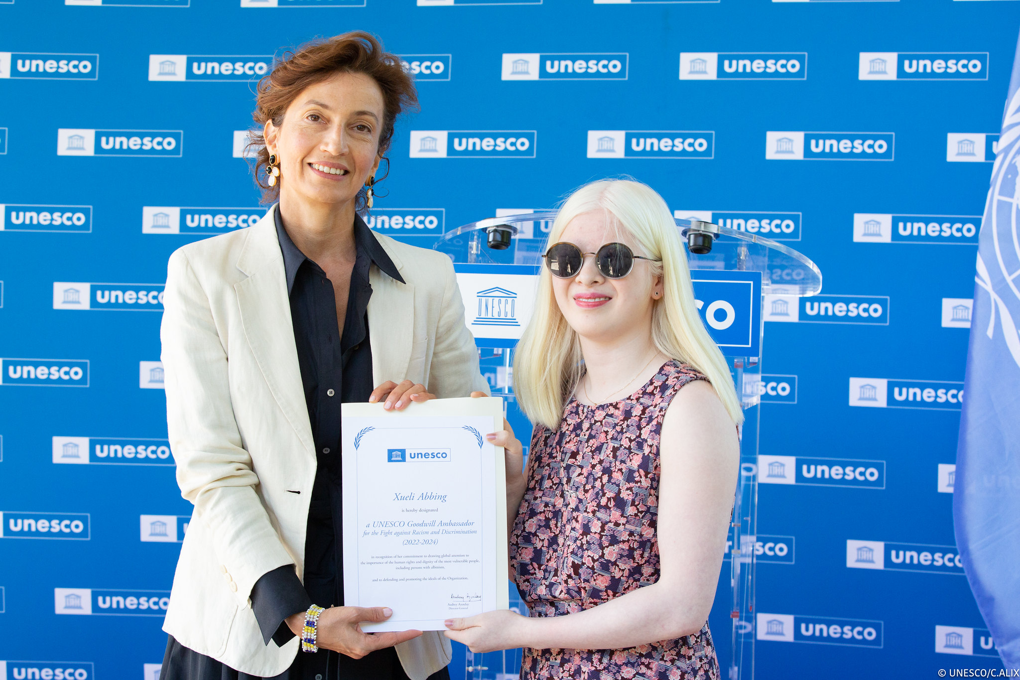 Xueli souriante en portrait