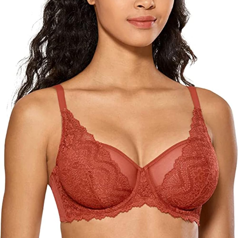 Soutien-gorge noir visible sous haut blanc