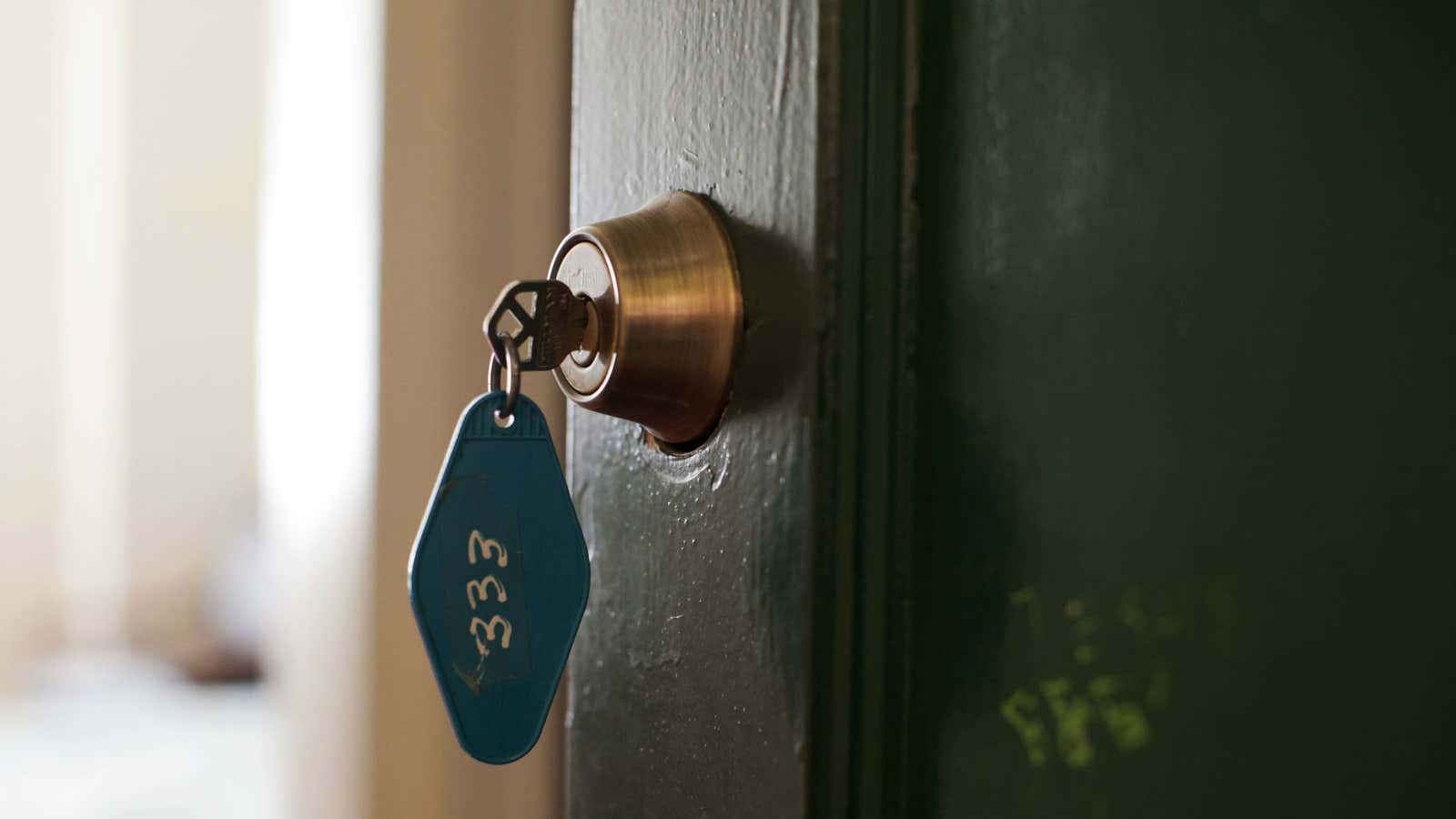 Clé laissée dans une serrure lors d'une situation critique