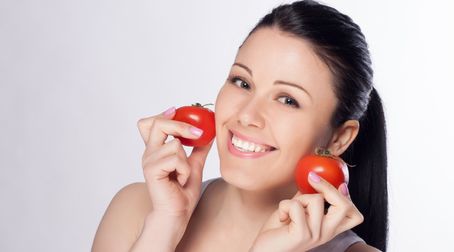 Masque visage tomate et fécule de maïs