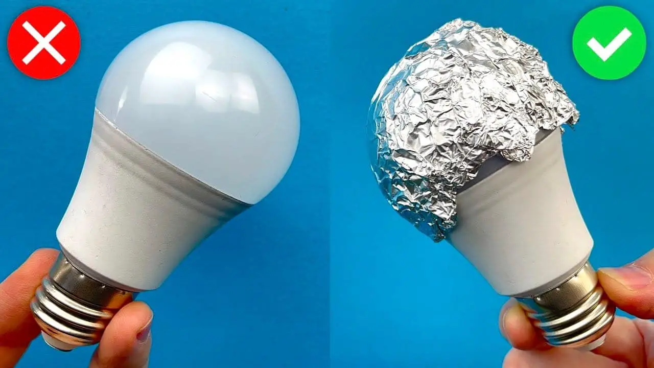 Ampoule enveloppée dans du papier aluminium