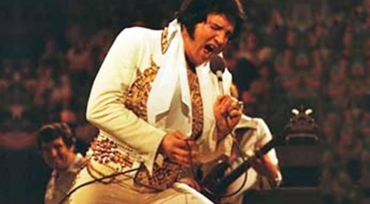 Elvis interprétant Unchained Melody