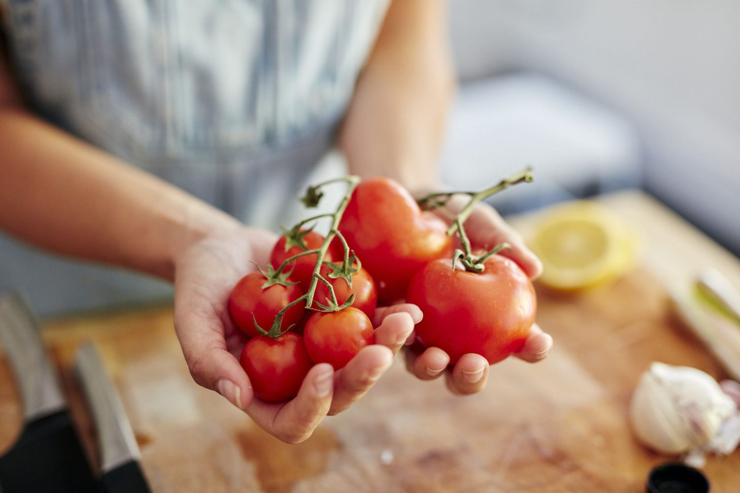 Préparation du masque tomate-maïzena