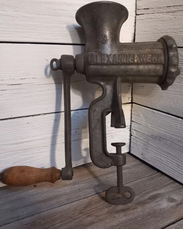 Hachoir à viande manuel ancien