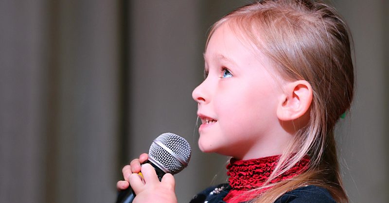 Sophie répétant chez elle