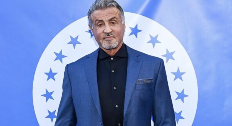 La star rayonnante lors d'une avant-première