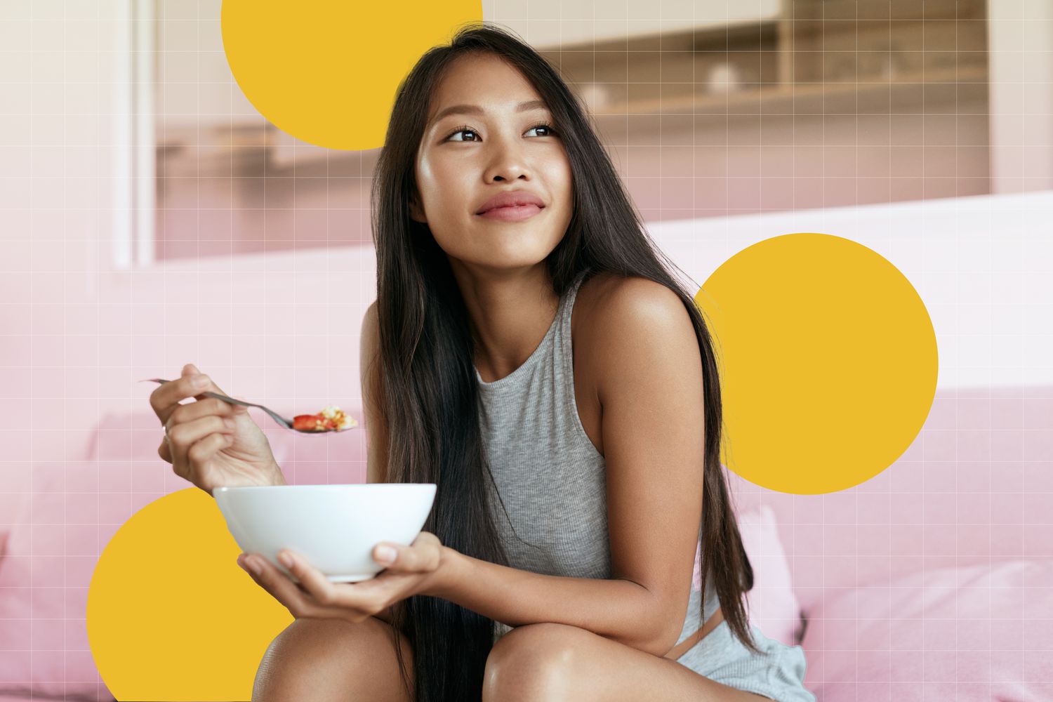 Petit-déjeuner équilibré avec œufs et pain complet