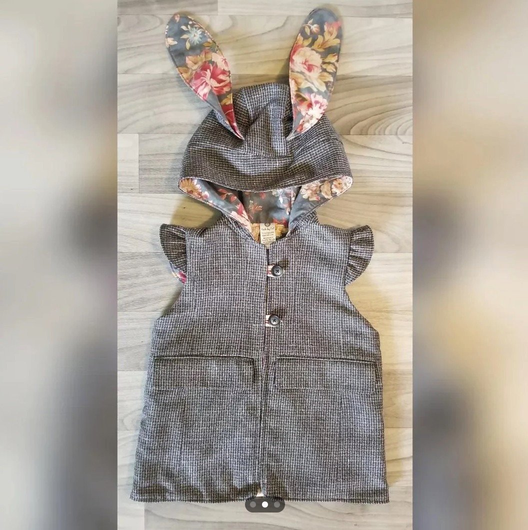 Robe originale créée à partir d'une veste et de rideaux