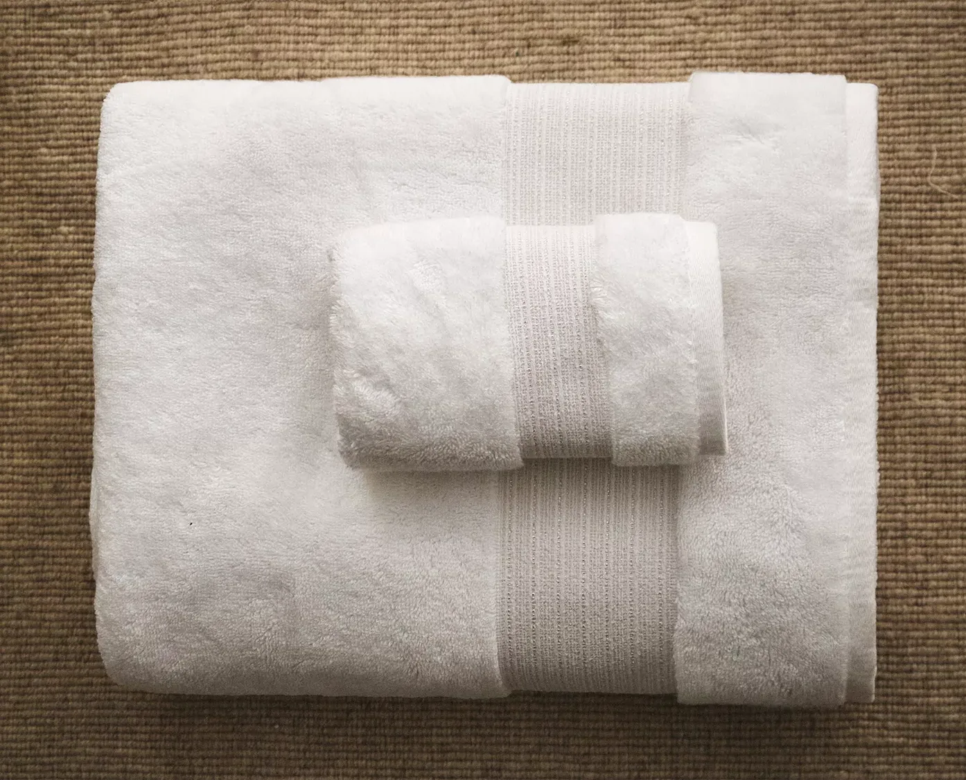 Serviette de bain avec bordure dobby