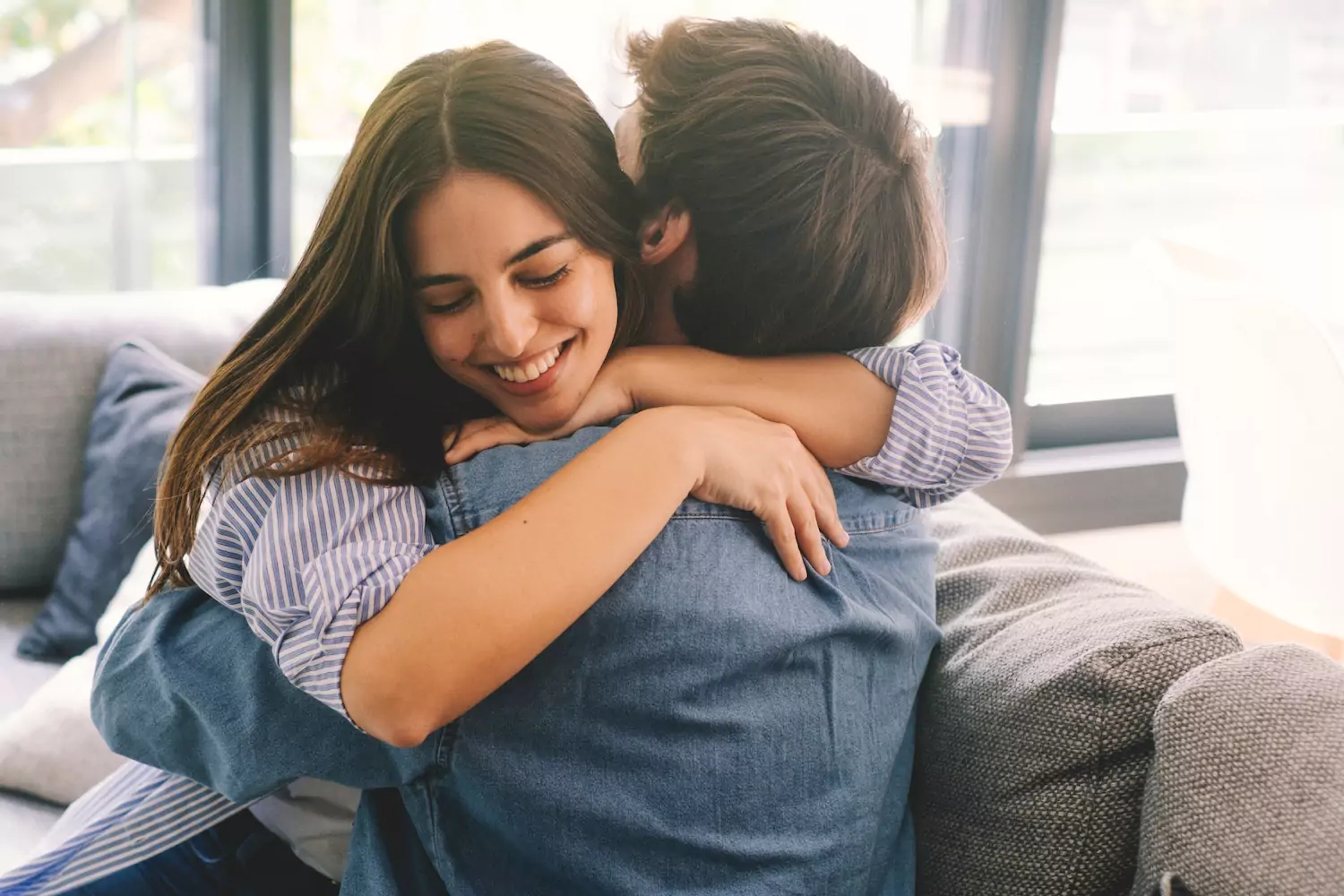 Femme encourageant son partenaire avec bienveillance