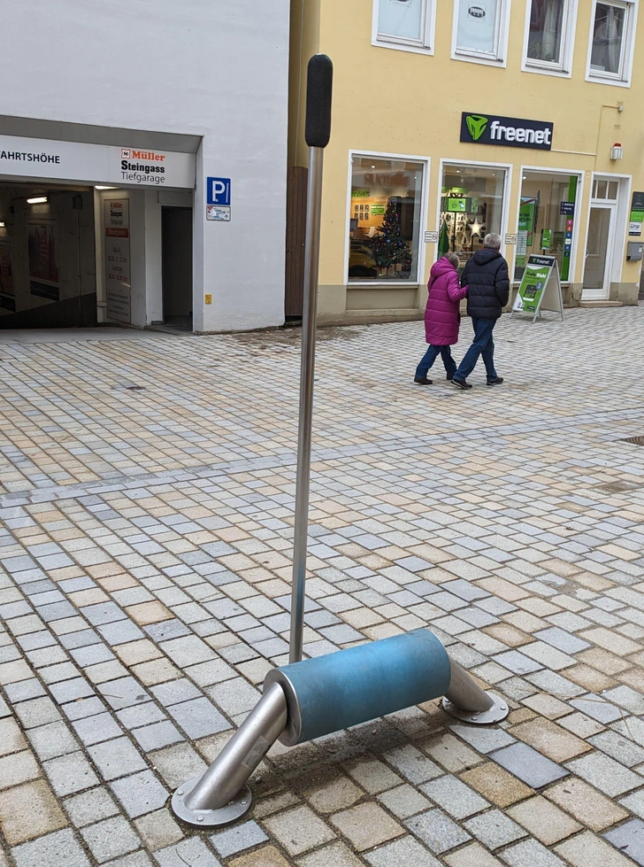Rouleau avec bâton pour jeu d'équilibre
