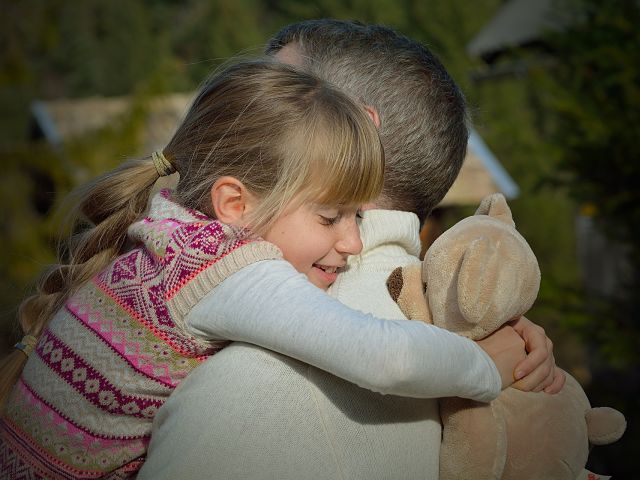 Père et enfants heureux