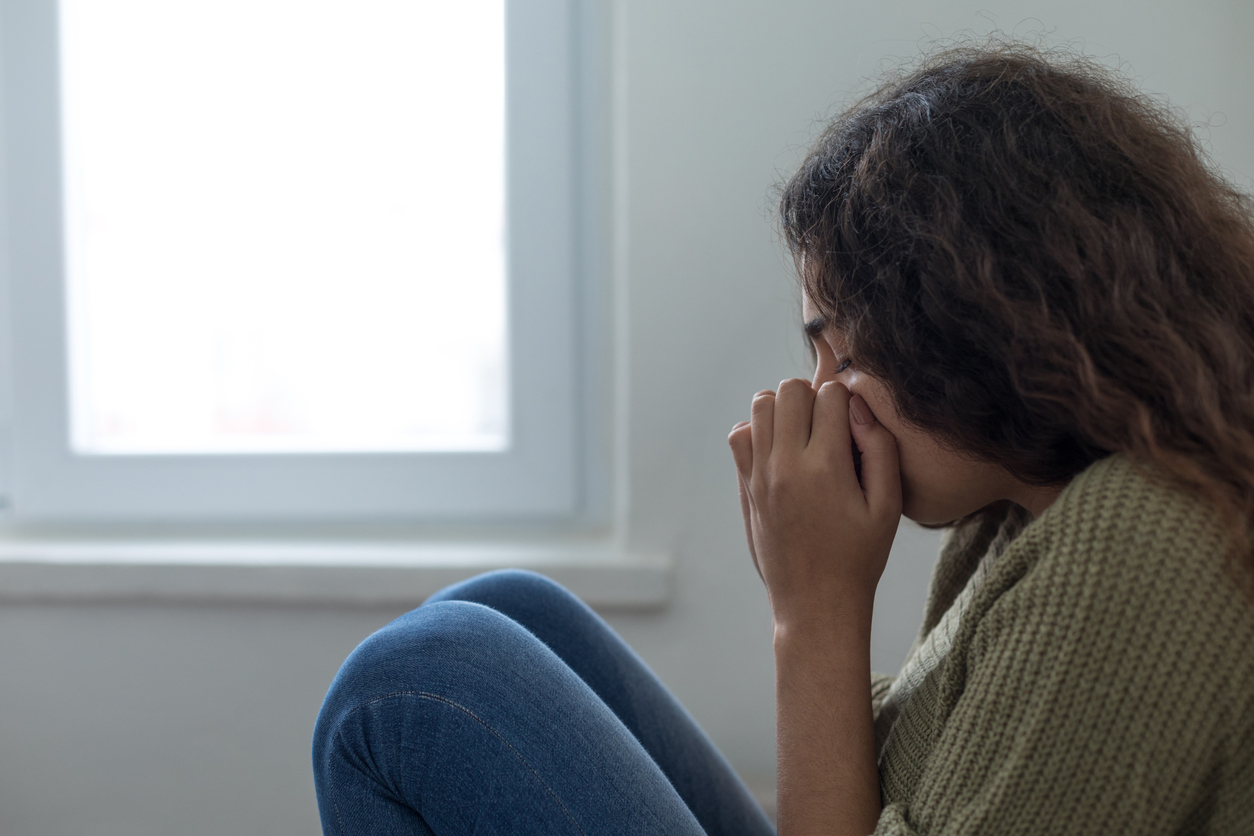 Femme en proie à l'anxiété