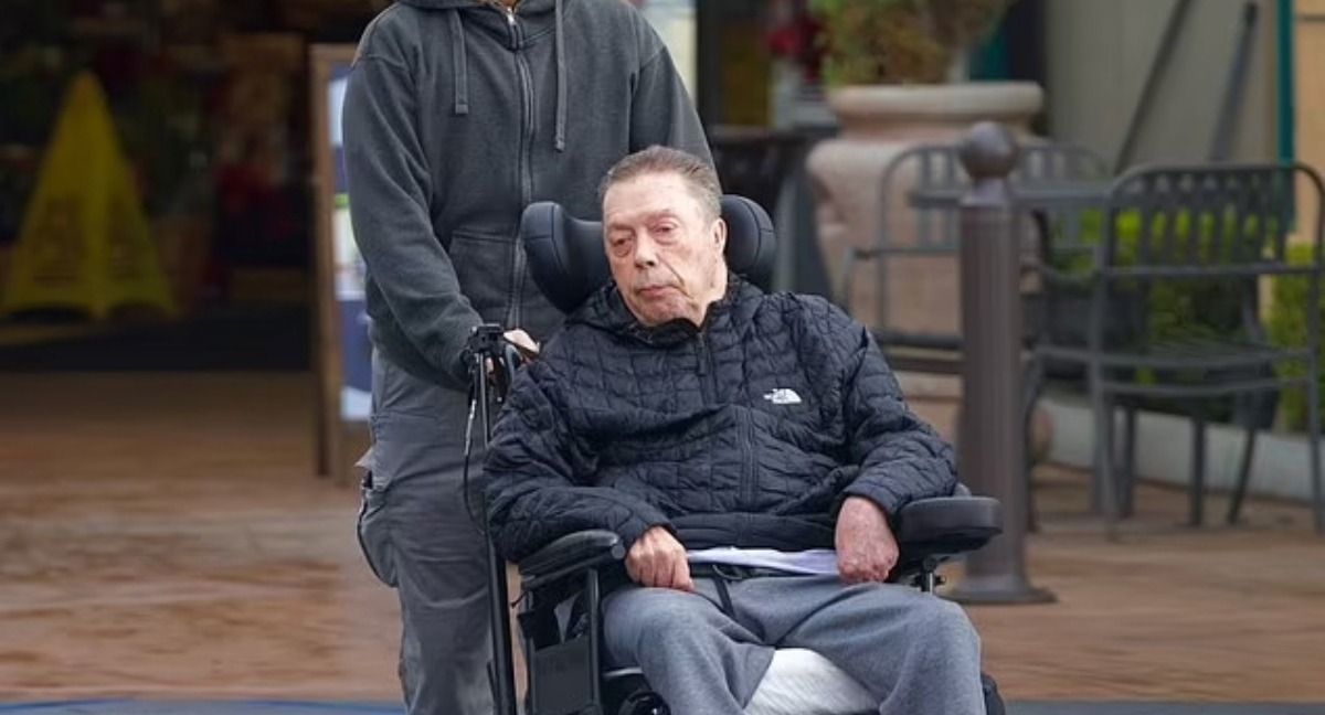 Fans rendant hommage à Tim Curry