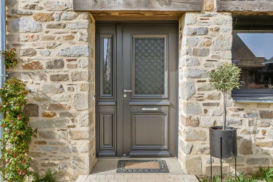 Porte d'entrée avec système de sécurité