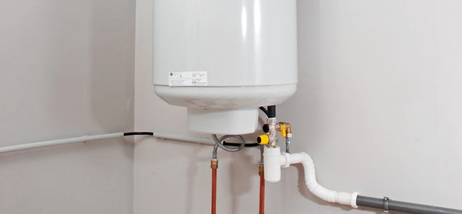 Chauffe-eau électrique installé dans un cellier